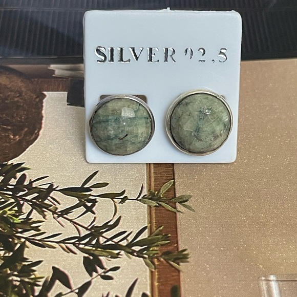 Jade Earring studs in 925 Sterling silver - Picture 3 of 13